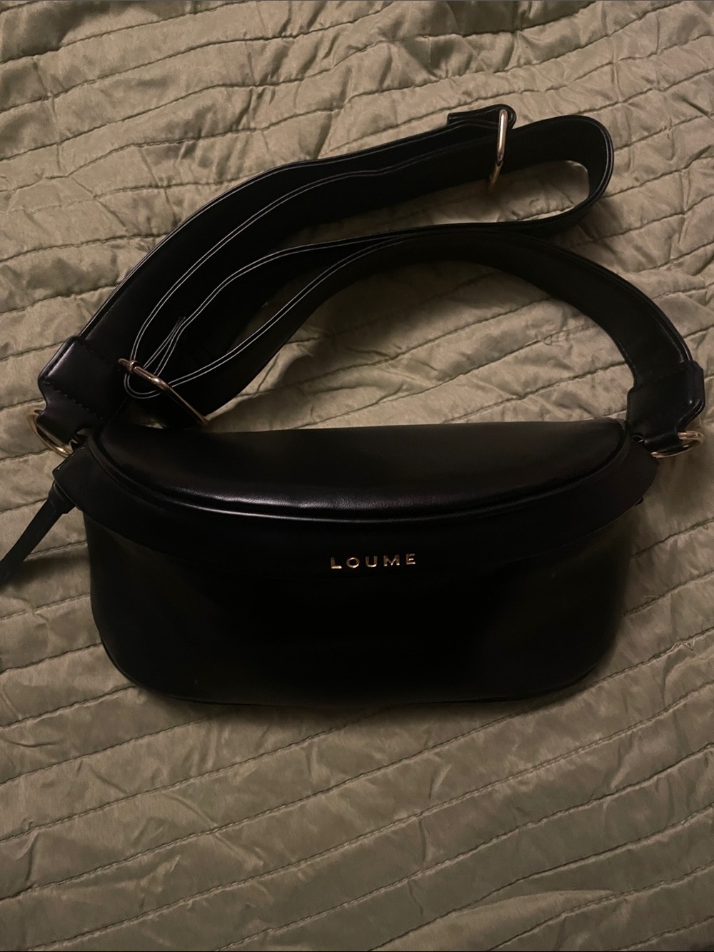 LOUME Sleek Black Leather Crossbody Bag